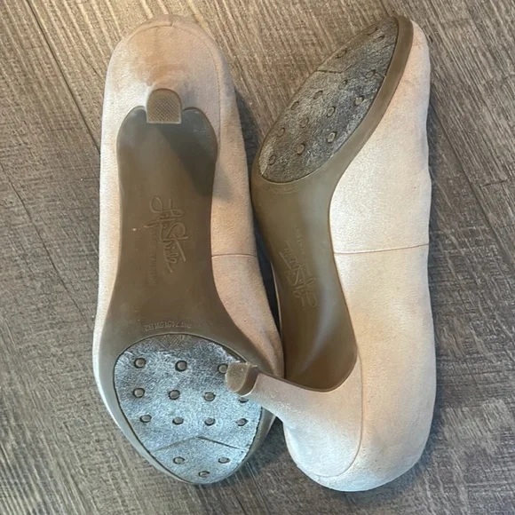Life Stride suede feel cream heels size 8W - Picture 5 of 6